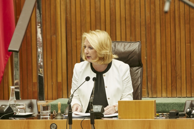 Begrüßung durch Nationalratspräsidentin Doris Bures (S)
