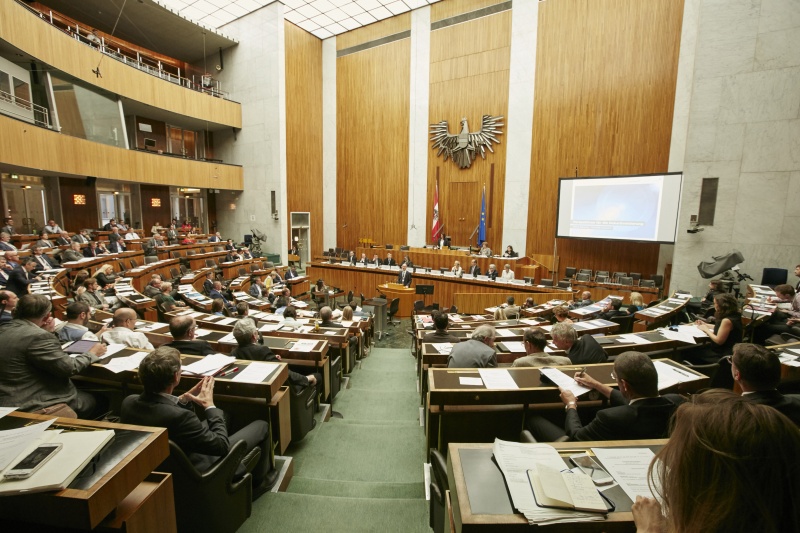 Blick Richtung VeranstaltungsteilnehmerInnen. Georg Rebernig Umweltbundesamt am Rednerpult