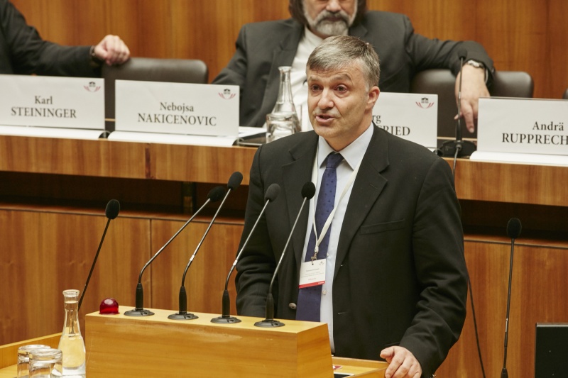 Karl Steininger Universität Graz am Rednerpult