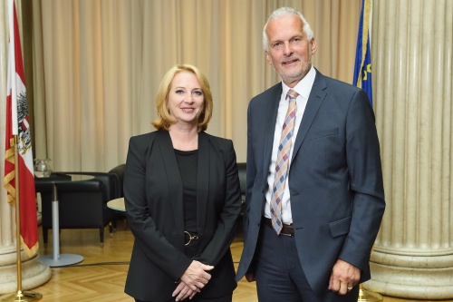von links: Nationalratspräsidentin Doris Bures (S) und der scheidendeRechnungshofpräsident Josef Moser