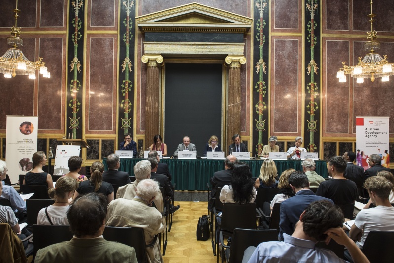 Am Podium von links: Christoph Schweifer, Nationalratsabgeordnete Petra Bayr (S), Claus Haugaard Sørensen, Annelies Vilim, Botschafter Peter Launsky-Tieffenthal, Kyung-wha Kang, Werner Kerschbaum