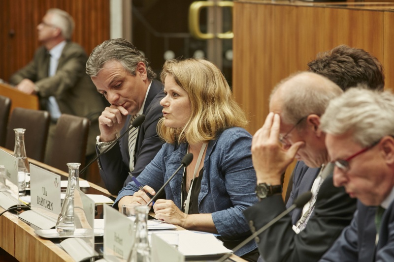 Blick auf die Experten-Bank