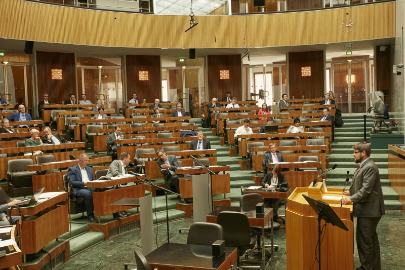Rede von Christoph Pfemeter Österreichischer Biomasseverband. Blick Richtung VeranstaltungsteilnehmerInnen