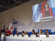 Präsidentin der OSZE-PV Christine Muttonen (S) am Rednerpult