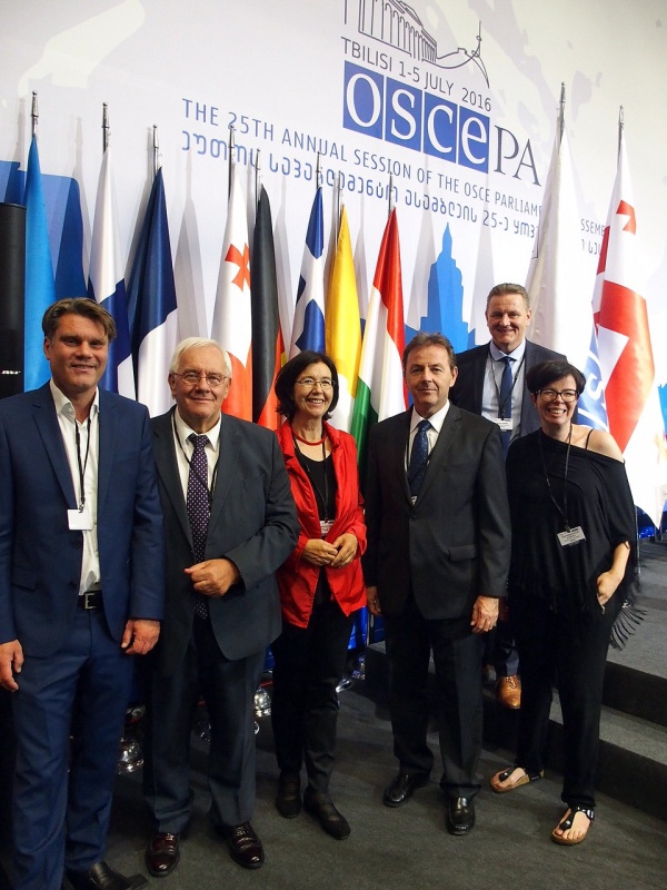 Von links: Die Nationalratsabgeordneten Johannes Rauch (V), Anton Heinzl (S), Christine Muttonen (S), Nikolaus Berlakovich (V), Roman Haider (F) und Tanja Windbüchler-Souschill (G)