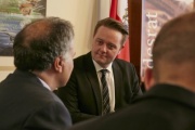 Bundesratspräsident Mario Lindner (S) während der Aussprache mit Botschafter von Italien Giorgio Marrapodi
