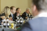 Der Slowakische Botschafter S.E. Juraj Machac während der Aussprache (2. von links)