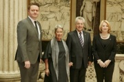von rechts: Nationalratspräsidentin Doris Bures (S), Bundespräsident Heinz Fischer, Margit Fischer und Bundesratspräsident Mario Lindner (S)