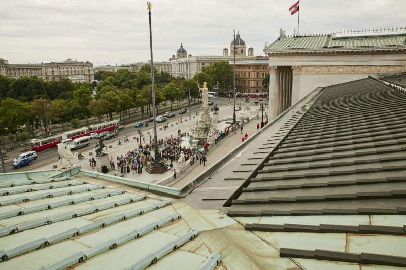 Blick vom Parlamentsdach Richtung feiernde Gäste anlässlich des Empfanges für den Steiermarkabend