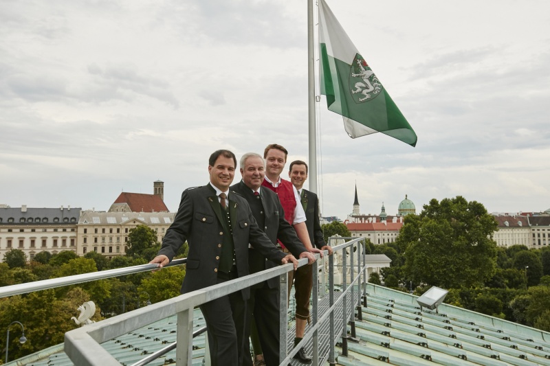 Von rechts: Vizepräsident des Bundesrates Ernst Gödl (V), Bundesratspräsident Mario Lindner (S), Landeshauptmann der Steiermark Hermann Schützenhöfer, Landeshauptmann-Stellvertreter der Steiermark Michael Schickhofer