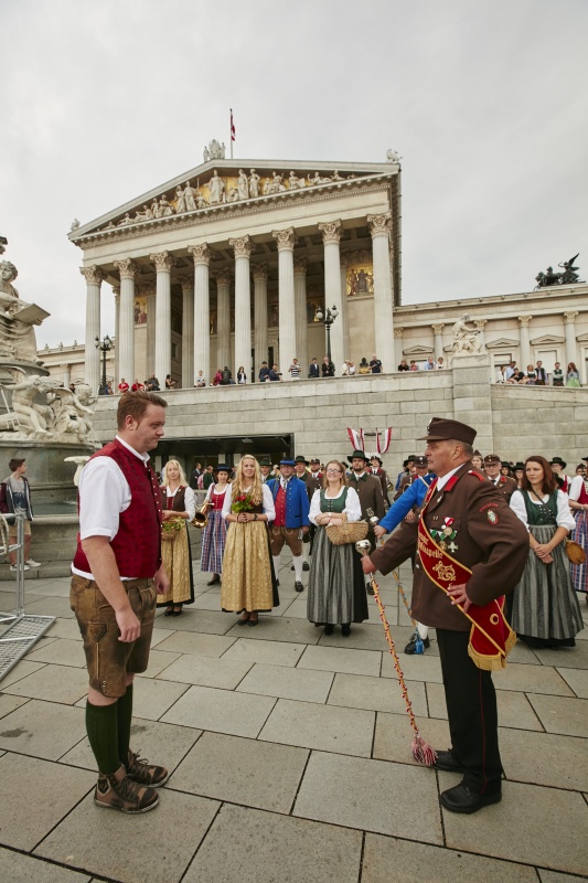 Steirische Blasmusik vor dem Parlament mit Bundesratspräsident Mario Lindner (S)