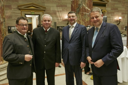 von links: Bundesrat Josef Saller (V), Landeshauptmann der Steiermark Hermann Schützenhöfer, Verkehrsminister Jörg Leichtfried (S), Landwirtschaftsminister Andrä Rupprechter (V)
