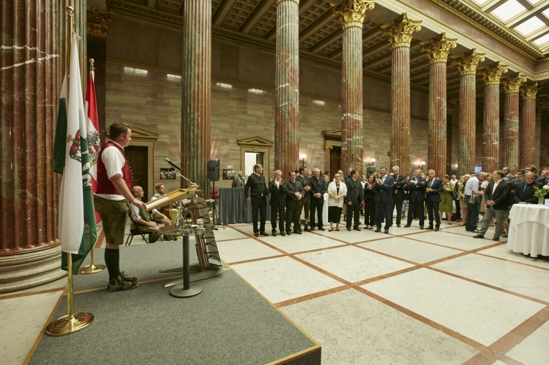 Rede von Bundesratspräsident Mario Lindner (S). Blick Richtung VeranstaltungsteilnehmerInnen
