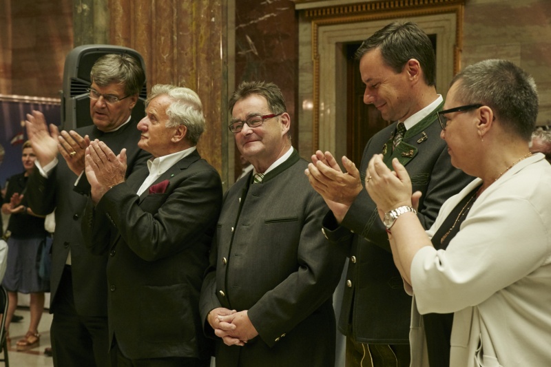 von links: Bundesratspräsident a.D. Herwig Hösele, Bundesrat Gregor Hammerl (V), Bundesrat Josef Saller (V), Bundesratsvizepräsident Ernst Gödl (V) und Gesundheitsministerin Sabine Oberhauser (S)