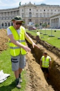 Archäologe Roman Igl von der Firma Ardig überwacht im Auftrag des Parlaments die Grabungen
