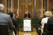 Der österreichische Botschafter in London Martin Eichtinger bei seiner Ansprache am Rednerpult