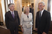 Von links: Parlamentsdirektor Harald Dossi, Nationalratspräsidentin Doris Bures (S) und Generalsekretär für auswärtige Angelegenheiten Michael Linhart