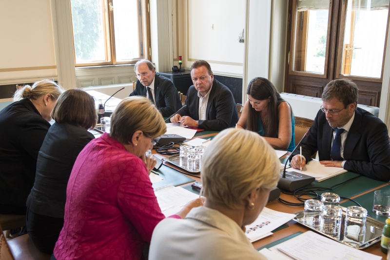 Aussprache. Von rechts: Österreichische Delegation mit Nationalratsabgeordneter Wolfgang Pirklhuber (G), Dolmetscherin, Nationalratsabgeordneter Hannes Weninger (S) Nationalratsabgeordneter Johann Hechtl (S)