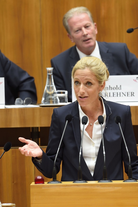 Botschafterin der USA in Österreich Alexa L. Wesner am Wort. Auf der RegierungsbankVizekanzler Reinhold Mitterlehner (V)