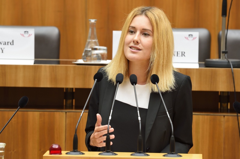 Nationalratsabgeordnete Claudia Angela Gamon (N) am Wort