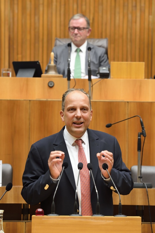 Nationalratsabgeordneter Johannes Hübner (F) am Wort