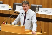 Abgeordneter zum EU Parlament Franz Obermayr (F) am Wort