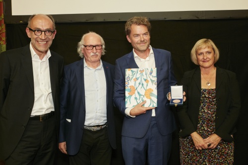Von links: Jurymitglied Peter-Matthias Gaede, Organisator des Alfred Fried Photography Award Lois Lammerhuber, Gewinner Chris de Bode, Claudia Dannhauser ORF