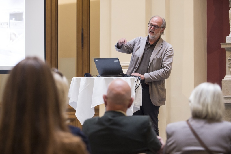 Am Podium: Architekt András Pálffy