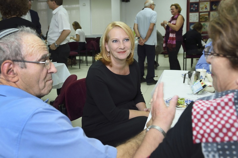 Nationalratspräsidentin Doris Bures (S) bei einem Treffen mit österreichischen Holocaust-Überlebenden im 'Klub'