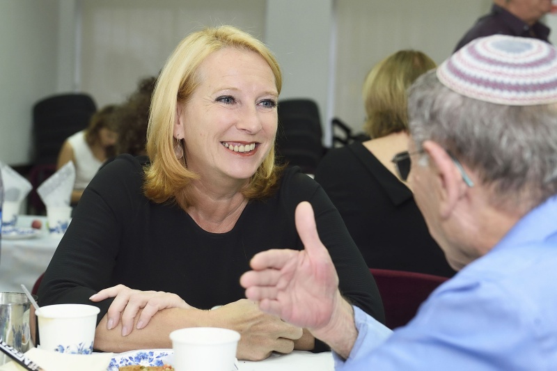 Nationalratspräsidentin Doris Bures (S) bei einem Treffen mit österreichischen Holocaust-Überlebenden im 'Klub'