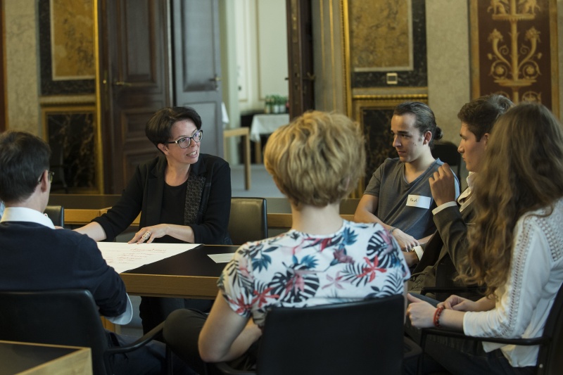 von links: Nationalratsabgeordnete Tanja Windbüchler-Souschill (G) mit ihrer Arbeitsgruppe