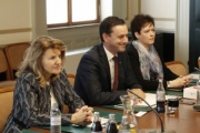 Österreichische Delegation von links: Bundesratsvizedirektorin Alice Alsch-Harant, Bundesratsvizepräsident Ernst Gödl (V) und Parlamentsbedienstete