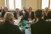 Aussprache. Von links: Nationalratsabgeordneter Johannes Hübner (F), Bundesrat Edgar Mayer (V), Zweiter Nationalratspräsident Karlheinz Kopf (V), Bundesrat Stefan Schennach (S)
