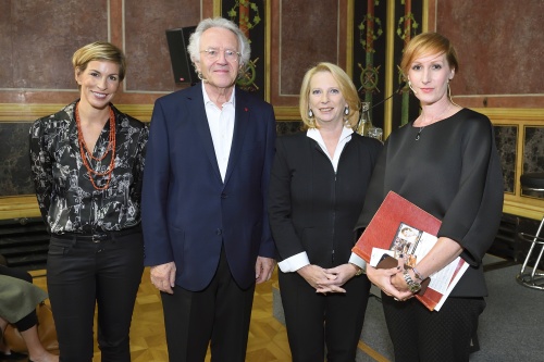Von links: Moderatorin Barbara Mader, Hermann Beil, Nationalratspräsidentin Doris Bures (S)und Nicole Beutler