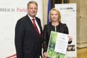 Von rechts: Nationalratspräsidentin Doris Bures (S) und Umweltminister Andrä Rupprechter (V)