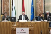 Bundesratspräsident Mario Lindner (S) eröffnet die 858. Sitzung des Bundesrates
