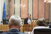 Bundesrätin Nicole Schreyer (G) am Rednerpult