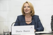 Am Podium: Nationalratspräsidentin Doris Bures (S)