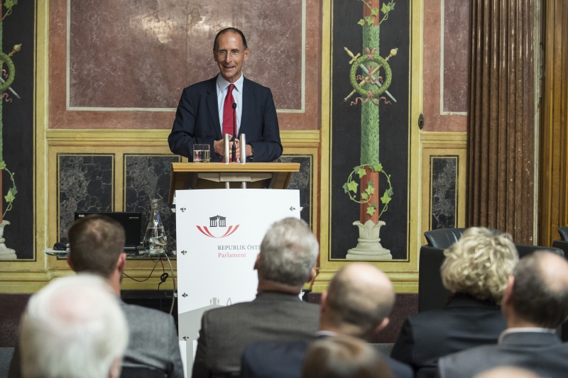 Politologe Peter Filzmaier am Rednerpult