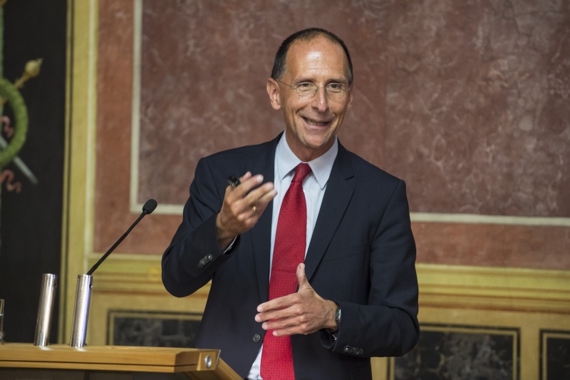Politologe Peter Filzmaier am Rednerpult