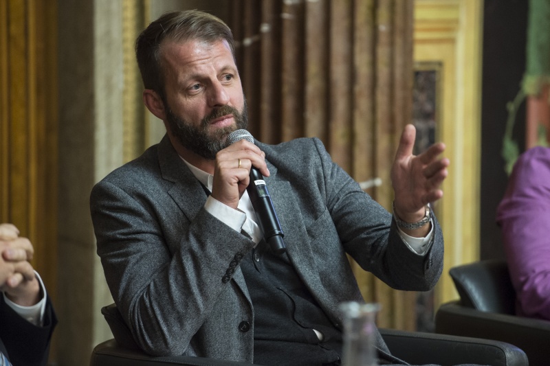 Moderator Michael Fleischhacker am Wort