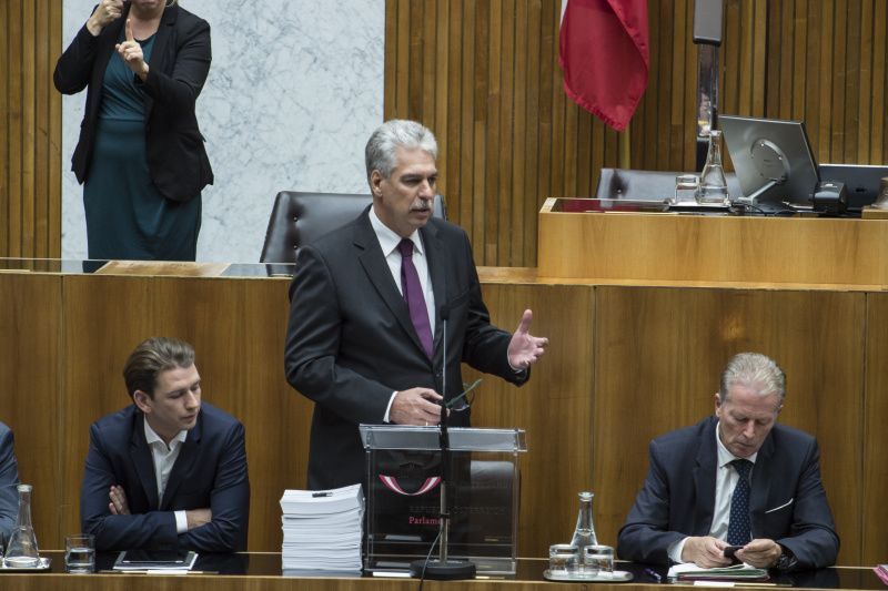 Auf der Regierungsbank von links: Außenminister Sebastian Kurz (V), Finanzminister Johann Georg Schelling (V) am Wort. Vizekanzler Reinhold Mitterlehner (V)