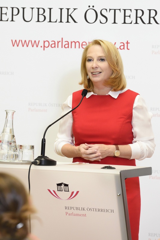 Nationalratspräsidentin Doris Bures (S) bei der Begrüßung