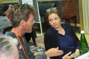Nationalratsabgeordnete Judith Schwentner (G) im Gespräch mit VeranstaltungsteilnehmerInnen