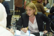 Nationalratsabgeordnete Dagmar Belakowitsch-Jenewein (F) im Gespräch