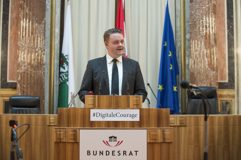 Bundesratspräsident Mario Lindner (S) begrüßt die VeranstaltungsteilnehmerInnen