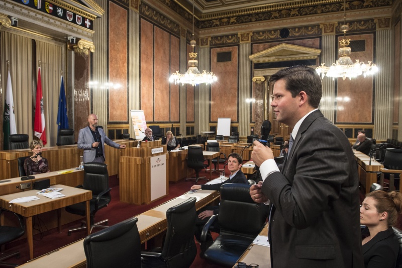Teilnehmer der Veranstaltung während der Diskussion der Ergebnisse
