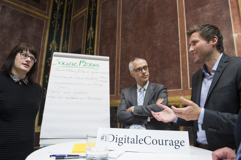 Judith Denkmayr (llinks) mit ihrer Arbeitsgruppe 'Social Media'