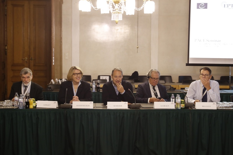 Von links: Rene Longet, ehemaliger Abeordneter des Schweizer Parlaments,  EPTA-Vorsitzende und Nationalratsabgeordnete  Ruperta Lichtenecker (G), Klubobmann Andreas Schieder (S) am Wort, Abgeordneter des französischen Parlaments Jean-Yves Le Deaut und Geschäftsführer der TA-Swiss Sergio Bellucci