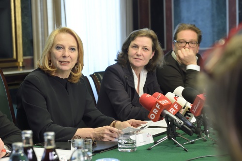 Von links: Nationalratspräsidentin Doris Bures (S), Jaqueline Kornmüller und Peter Wolf bei der Pressekonferenz